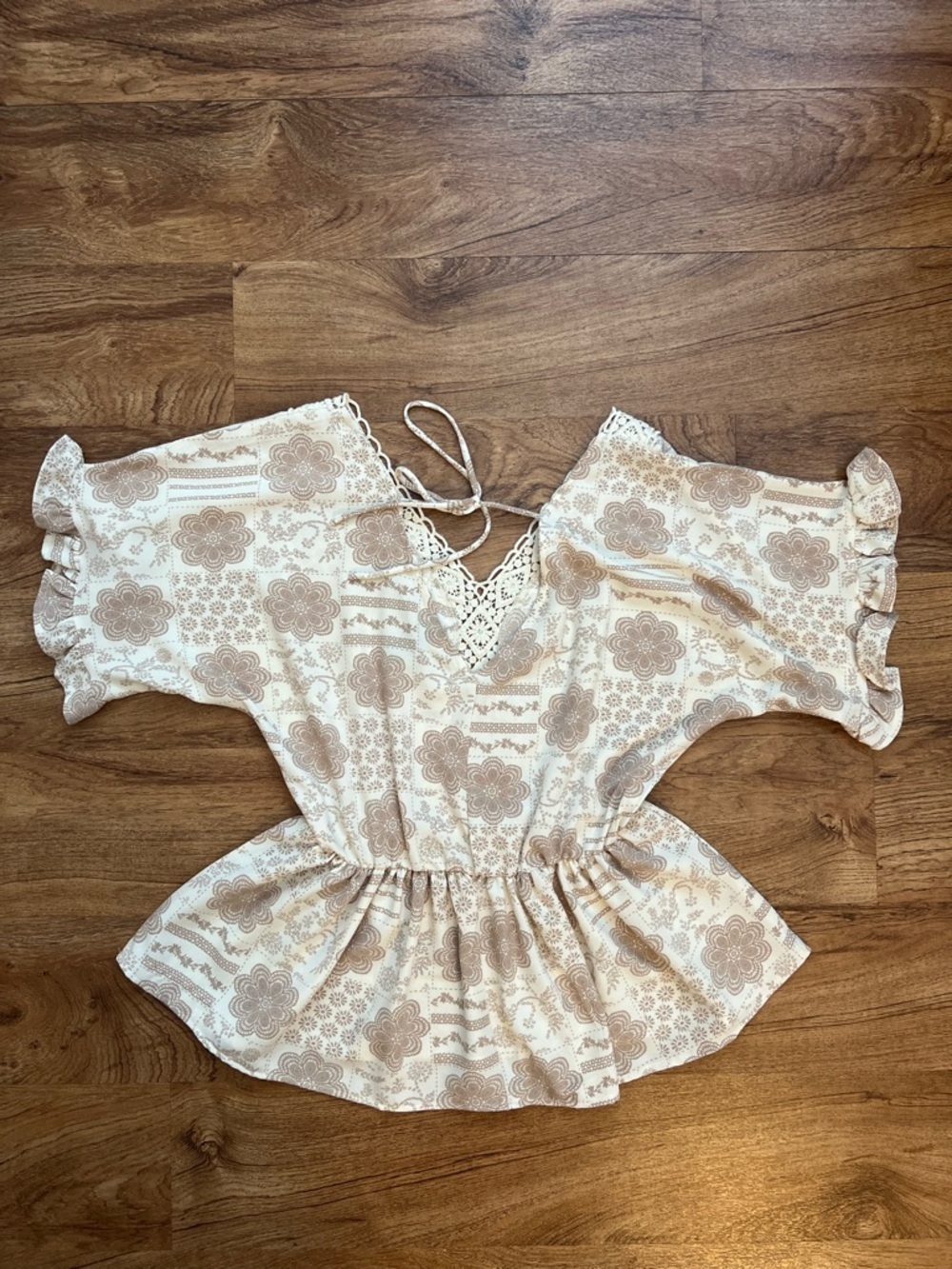 Daytrip Buckle Ivory Tan Boho Lace Peplum Top XS Buckle Floral Medallion Blouse - Picture 3 of 13